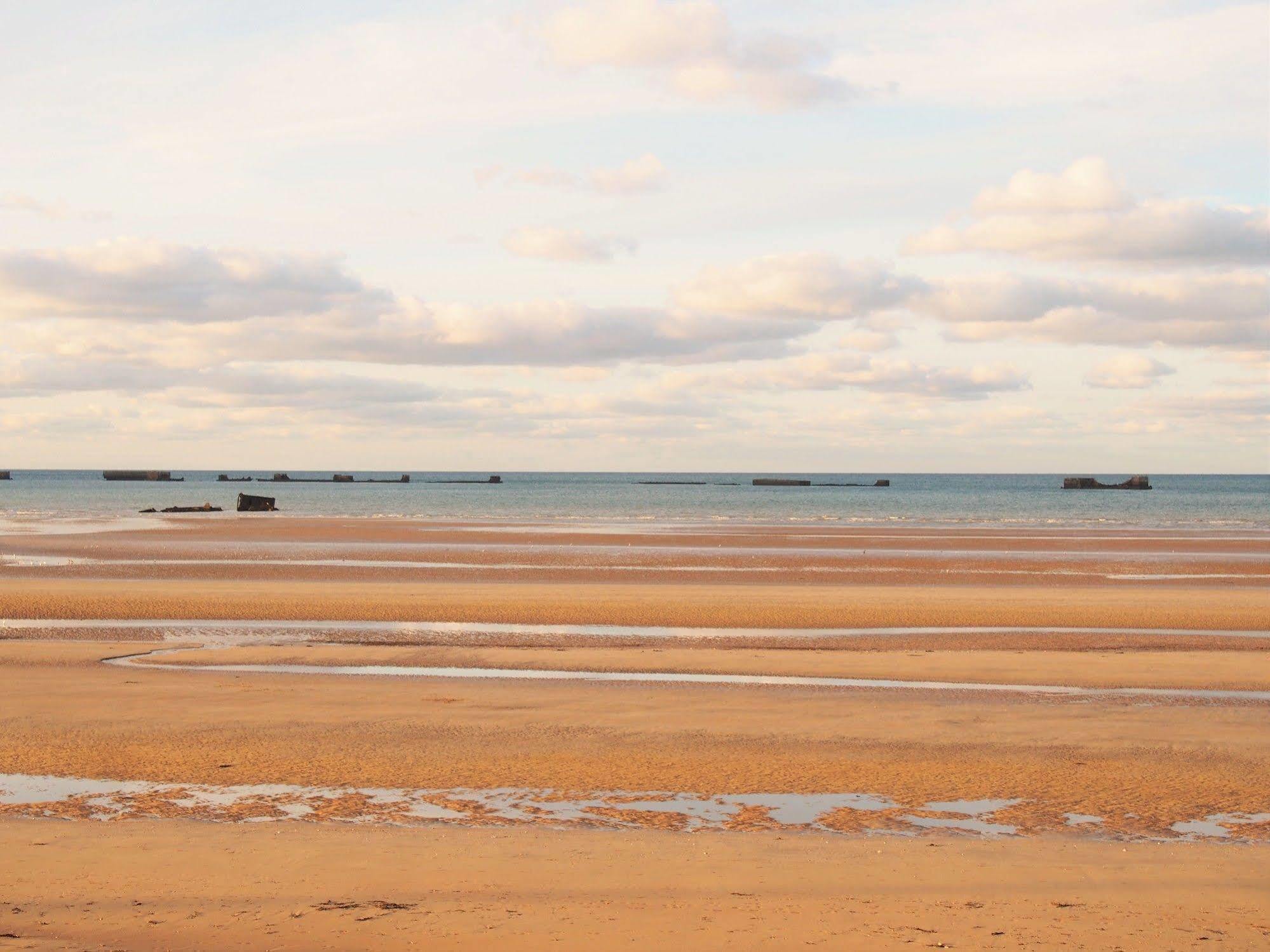 Gites En Normandie En Front De Mer A Asnelles , 3Km D'Arromanches, 10Km De Bayeux Exterior foto